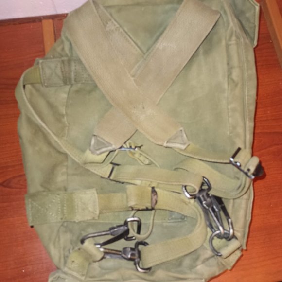 1. Vintage Military Canvas Medical Jumpable Backpack. - Picture 8 of 15
